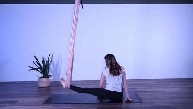 Aerial Yoga Class: Restorative Low Flow смотреть онлайн