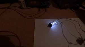 Опыты с молнией. Газовый разряд в сгоревшей лампе накаливания.