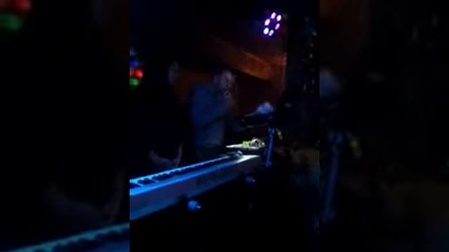 Во время медленного танца,сделал предложение.....
