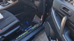 Mazda CX-7 устранение течи конденсата  кондиционера, чистка дренажа.