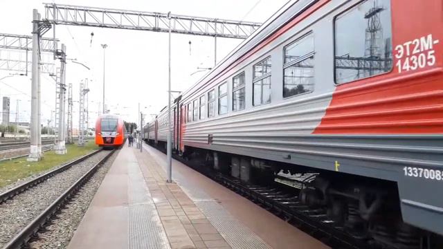 Электропоезд ЭТ2М 143 отправляется со станции Тверь смотреть онлайн