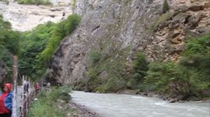 Реки и водопады в горах Кавказа