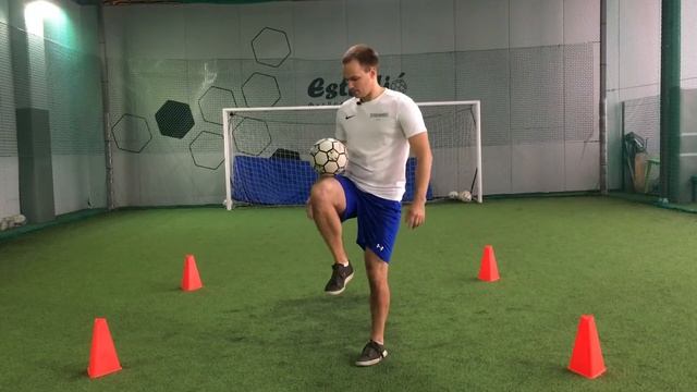 Удержание мяча на бедре с выбросом. Арсений Клементьев | Estadio Workout смотреть онлайн