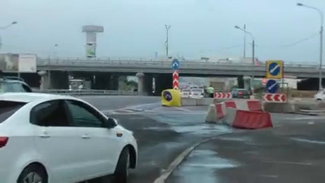 Неотложный служебный сон Степанского НА ПЕРЕКРЕСТКЕ. . ГИБДД ЮЗАО.