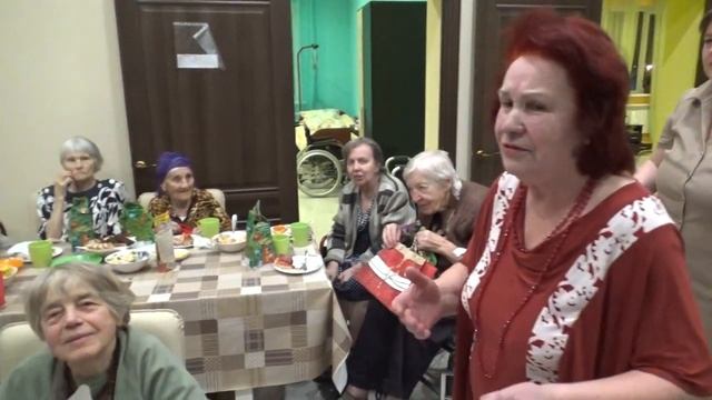 Подарков много не бывает! смотреть онлайн