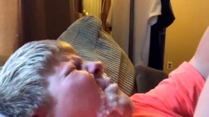 Малыш "пукнул" (смешная озвучка)