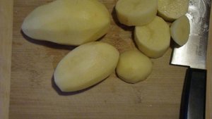 Запеченные с картофелем мясные косточки
