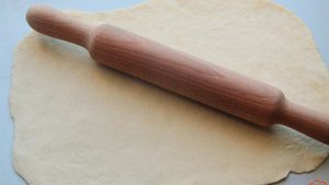 Булочный разборный пирог с повидлом Розочки