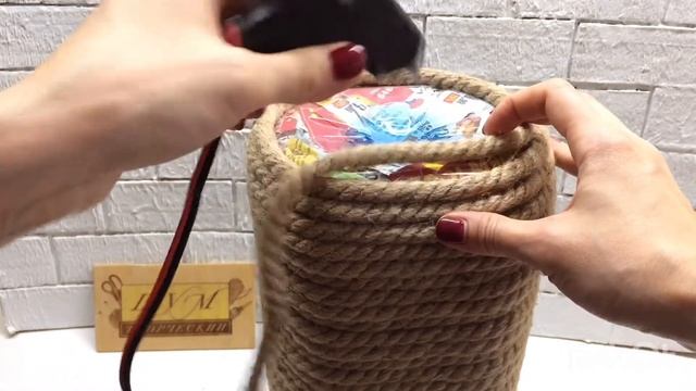 Когтеточка для кошки своими руками из джута и бутылки