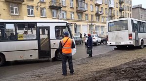 Объезд. Беспредел маршруток. Газон уничтожен. СПб, пр. Металлистов 122 #металлистов122 #маршрутки