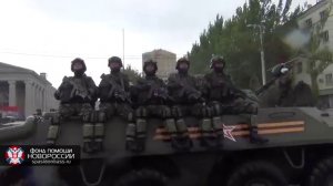 Моторола и Гиви на Параде Победы 9 Мая в Донецке. Народ ликует!