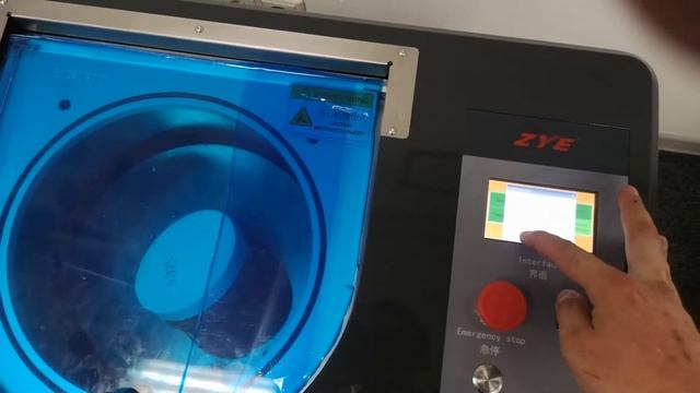Безлопастной миксер ZYE ZYMC-580HV. Смешивание прозрачного силикона и пигментной пасты (0,35%)