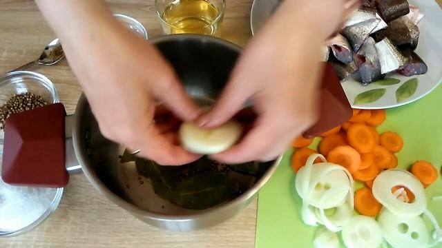 Тушёная чехонь как из консервной банки.(Что приготовить из мелкой рыбы.)