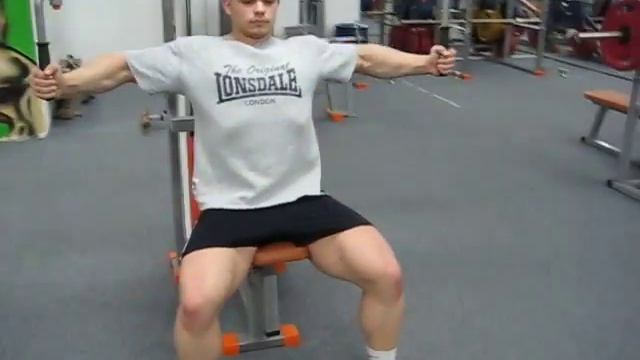 Сведение рук в тренажере Пек-Дек смотреть онлайн