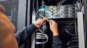 В год переношу 5 тонн железа. Кто на что учился. Работа компьютерщика-технаря. Сложная или лафа?