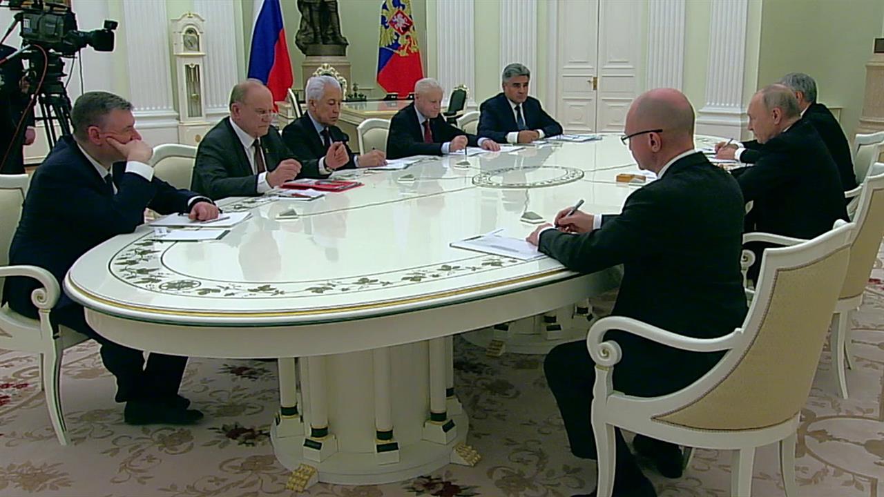 Владимир Путин провел встречу с лидерами думских фракций