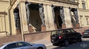 Атланты Эрмитажа в Санкт-Петербурге