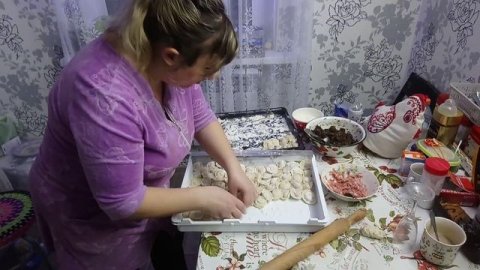 Делаем пельмени/Пельмени с грибами/Пельмени с мясом.