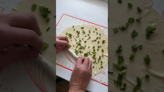 Луковые лепёшки. Чуть ли не секретный рецепт
