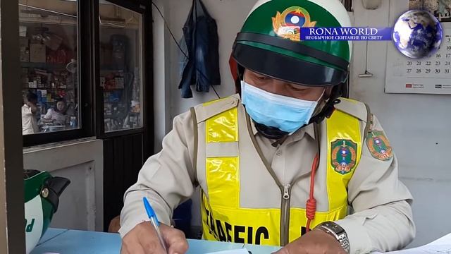 Полиция забрала байк в Лаосе. смотреть онлайн