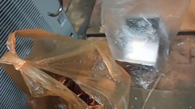 Разобрал телевизор Ролсен ради меди и не пожалел. Телевизор богатый на медь. смотреть онлайн