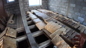 Вымораживаем сырость в доме.