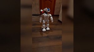 Гибридный гидроэлектрический робот на пульте управления