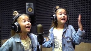 Нарисуй свой мир (cover Владислав Губарев) - дуэт TWINS - Милана и Мирослава Маенковы