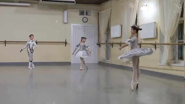 Pas De Trois from "Nutcracker" смотреть онлайн