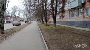 Счастливы в Ейске. Улица Гоголя в Ейске, напоминает улочки частного сектора в Анапе...