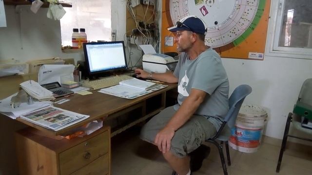 Израильский коровник, всё в компьютере! смотреть онлайн