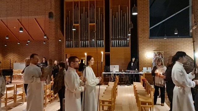 16.04.2022 Пасхальное богослужение. Крестный ход 02 смотреть онлайн