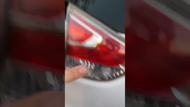 Замена лампочки габаритного огня в крышке багажника на светодиодную на Nissan Xtrail T32 смотреть онлайн