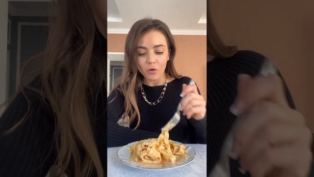 Паста с болгарским перцем и сыром Фета ??? инст britanka_new♥️ смотреть онлайн