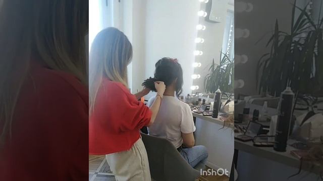 На репетиции свадебного образа делаем две прически. Пробуем две прически для невесты смотреть онлайн