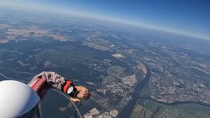 лететь куда-то в даль