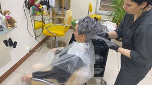 Обесцвечивание тёмных волос - из каштанового в бежево русый цвет. Безопасная смывка цвета.