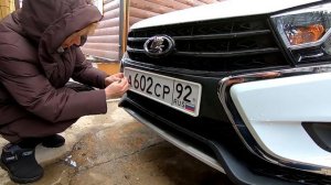 Lada Vesta SW Cross Установка дефлектора капота, рамок госномера, коврика в багажник