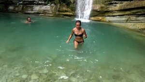 Купание в водопаде