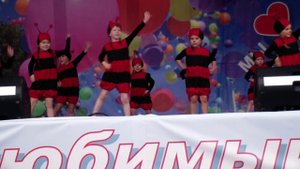 "Паровоз Букашка" - танцевальный коллектив "Мечта". Красноуфимск, день города - 29.06.2019