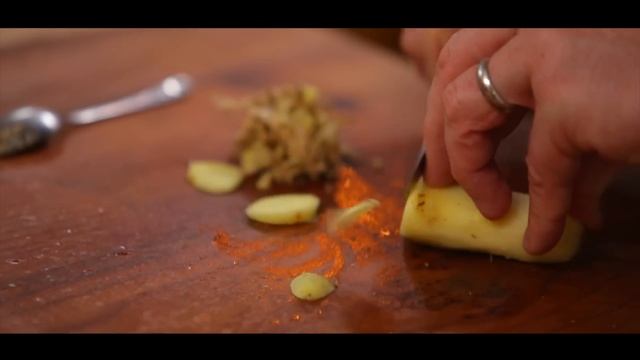 How to Peel Ginger | Jamie’s 1 Minute Tips смотреть онлайн