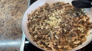 САМЫЙ БЫСТРЫЙ РЕЦЕПТ ГРИБОВ В СМЕТАННОМ СОУСЕ/ШАМПИНЬОНЫ В СМЕТАНЕ/очень вкусно!!!