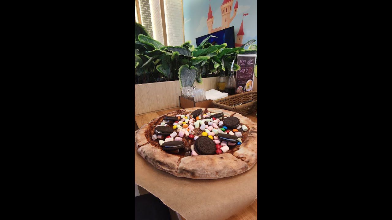 Самая СЛАДКАЯ ПИЦЦА с печеньем OREO и конфетами M&M's/Папа хочет всё отнять и съесть, даже васаби