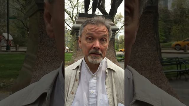 Jim Pratzon recites Sonnet 42 at Shakespeare's statue смотреть онлайн