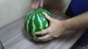 Как выбрать спелый арбуз на рынке и в магазине ?