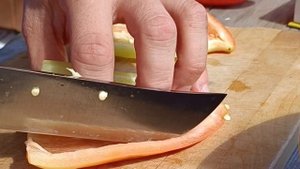 Что приготовить на садже? Картошка с овощами на костре!