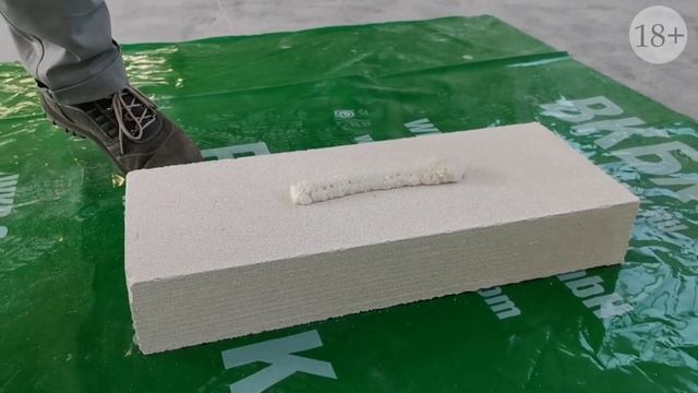 Тест клей пены для газобетона. Кладка газоблока на клей пену. Фрагмент Мастер класса Часть 1.