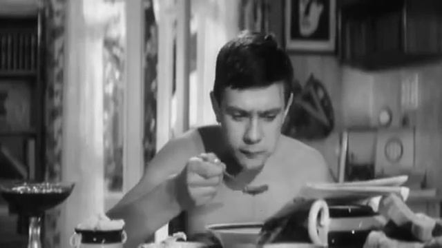 Кривоарбатский переулок назван в фильме как переулок Строителей 1963  "Я шагаю по Москве I Walk A смотреть онлайн