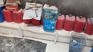 выравнивание оснований плиточным клеем