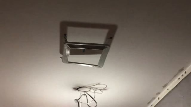 Натяжной потолок в коридоре и квадратные светильники. Эпизод2 смотреть онлайн